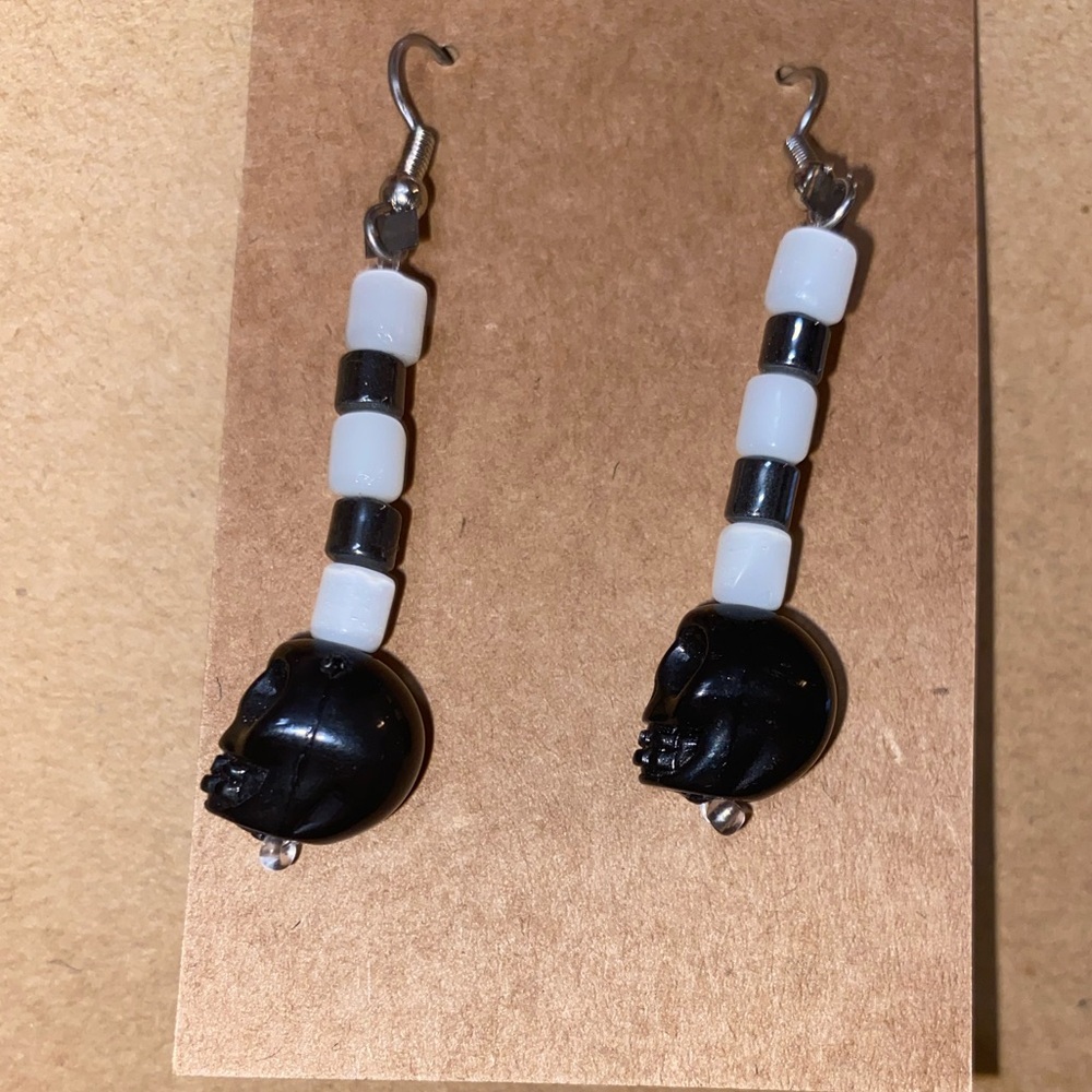 ☀️3/$9☀️ Skull Bead Earrings in Black and White